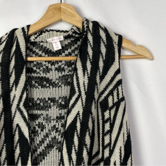 Xhilaration Black & Beige Geometric Printed Waterfall Sweater Vest M/L - Picture 3 of 3